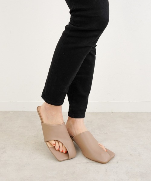 Fabby fabby（ファビィーファビィー）の「サムトングスクエアピンヒールサンダル（サンダル・レディース・オフホワイト/ベージュ/ブラック・MEDIUM/LARGE/SMALL）」の17枚目の写真