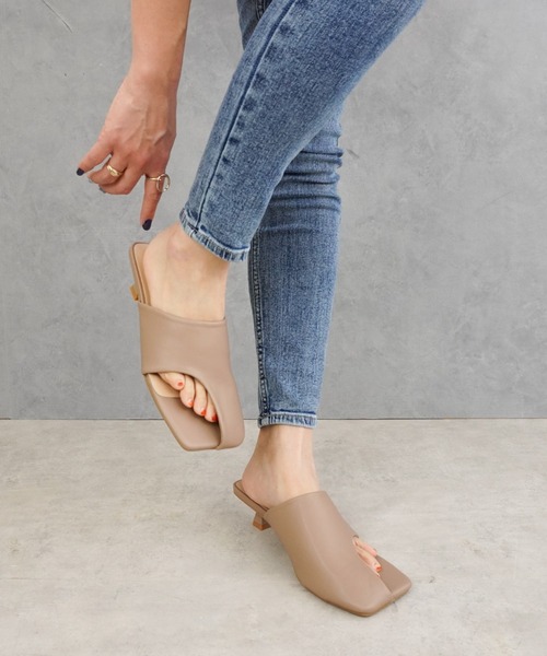 Fabby fabby（ファビィーファビィー）の「サムトングスクエアピンヒールサンダル（サンダル・レディース・オフホワイト/ベージュ/ブラック・MEDIUM/LARGE/SMALL）」の19枚目の写真