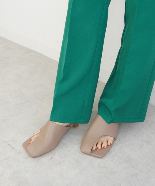 Fabby fabby（ファビィーファビィー）の「サムトングスクエアピンヒールサンダル（サンダル・レディース・オフホワイト/ベージュ/ブラック・MEDIUM/LARGE/SMALL）」の21枚目の写真