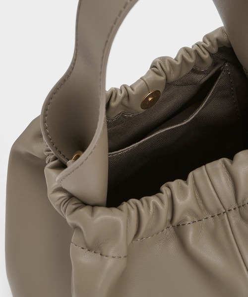 【未使用】CHARLES&KEITH ショルダーバッグ Taupe ベージュ CHARLES & KEITH Ida アイダ ニットショルダーバッグ （Beige