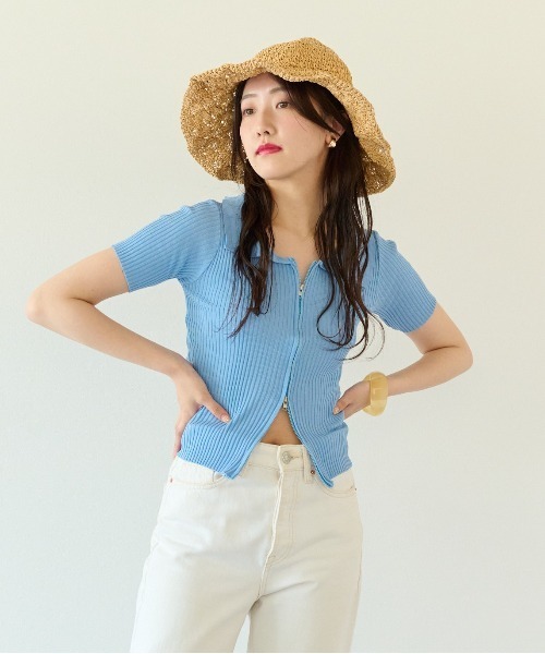 ECRIRE（エクリール）の「コンパクトなシルエット。Wジップ半袖ニットトップス。（ニット/セーター・レディース・ホワイト/ブラック/ブルー・フリー）」の10枚目の写真