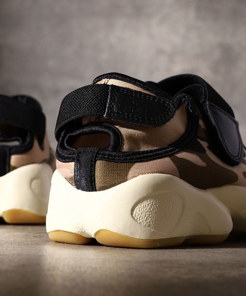 NIKE(ナイキ)の「NIKE WMNS AIR RIFT FJ5447-200(スニーカー・レディース・カモフラージュ・23㎝/24㎝/25㎝)」の3枚目の写真