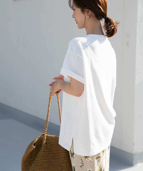 URBAN RESEARCH DOORS（アーバンリサーチドアーズ）の「オーガニックコットンワイドチュニックTシャツ（Tシャツ/カットソー・レディース・チャコールグレー/ミント/オフホワイト/ベージュ・MEDIUM）」の7枚目の写真