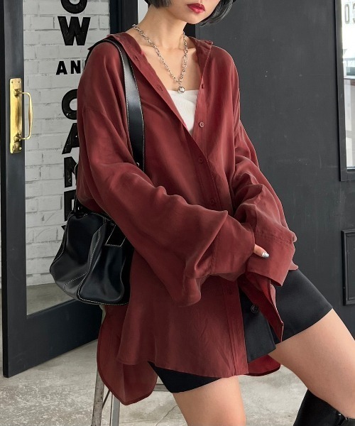 PAGEBOY（ページボーイ）の「シルキーレーヨンルーズシャツ（シャツ/ブラウス・レディース・ブラック/ボルドー/モカ/オフホワイト・FREE）」の4枚目の写真