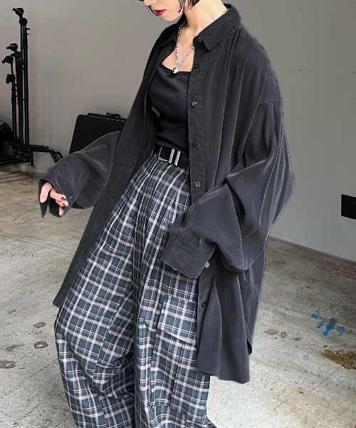 PAGEBOY（ページボーイ）の「シルキーレーヨンルーズシャツ（シャツ/ブラウス・レディース・ブラック/ボルドー/モカ/オフホワイト・FREE）」の2枚目の写真