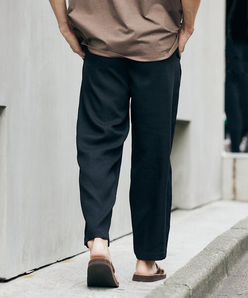 JOURNAL STANDARD relume（ジャーナルスタンダード　レリューム）の「"イージーケア"TECH ブッチャーワンタックイージーパンツ（スラックス・メンズ・ベージュ/ブラック/チャコールグレー・MEDIUM/LARGE）」の19枚目の写真