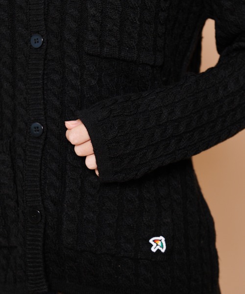 Arnold Palmer（アーノルドパーマー）の「ミニケーブル ニットカーディガン（カーディガン/ボレロ・レディース・キャメル/ブラック・L/S/M）」の6枚目の写真