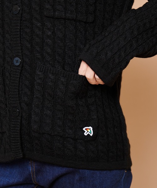 Arnold Palmer（アーノルドパーマー）の「ミニケーブル ニットカーディガン（カーディガン/ボレロ・レディース・キャメル/ブラック・L/S/M）」の5枚目の写真