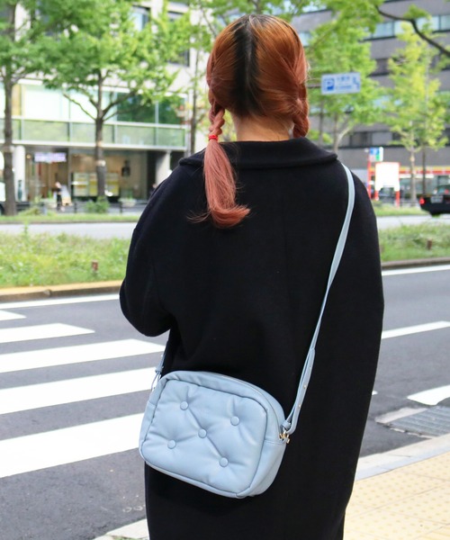 ACCOMMODE(アコモデ)の「クッションショルダーバッグ(ショルダーバッグ・レディース・シルバー/ライトブルー/ブラック/ピンク・FREE)」の3枚目の写真