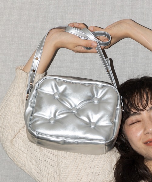 ACCOMMODE(アコモデ)の「クッションショルダーバッグ(ショルダーバッグ・レディース・シルバー/ライトブルー/ブラック/ピンク・FREE)」の6枚目の写真