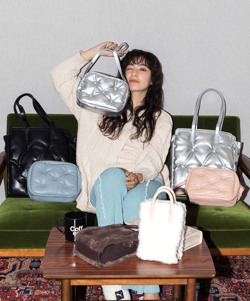 ACCOMMODE(アコモデ)の「クッションショルダーバッグ(ショルダーバッグ・レディース・シルバー/ライトブルー/ブラック/ピンク・FREE)」の9枚目の写真