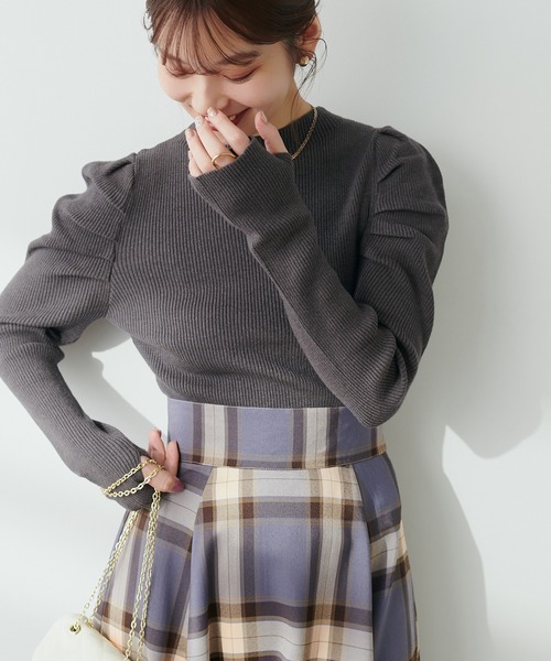 natural couture（ナチュラルクチュール）の「WEB限定 / ジゴスリーブもちもちリブニット（ニット/セーター・レディース・チャコールグレー/オフホワイト/ブラック/ピンクベージュ・FREE）」の2枚目の写真