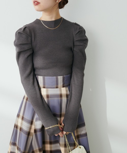 natural couture（ナチュラルクチュール）の「WEB限定 / ジゴスリーブもちもちリブニット（ニット/セーター・レディース・チャコールグレー/オフホワイト/ブラック/ピンクベージュ・FREE）」の6枚目の写真