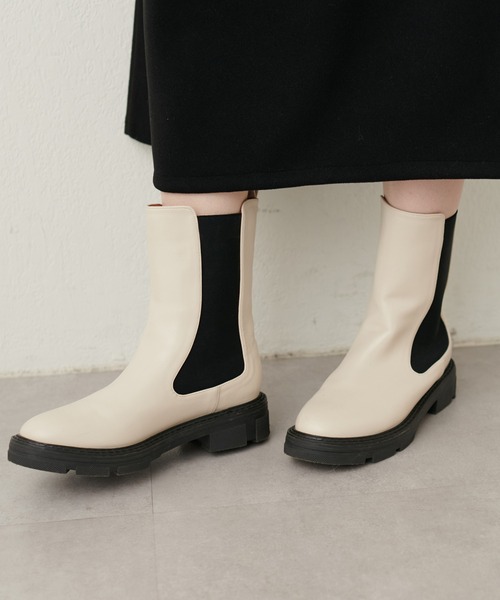 natural couture（ナチュラルクチュール）の「晴雨兼用サイドゴアブーツ（その他シューズ・レディース・グレイッシュベージュ/ブラック・LARGE/MEDIUM）」の7枚目の写真