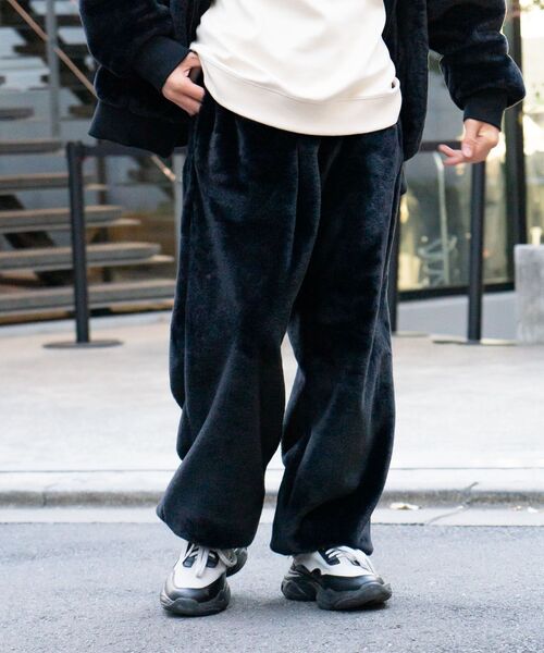 UNIIT（ユニット）の「【UNIIT/ユニット】エコファー　イージーパンツ ふわふわ もこもこ フェイクファー 防寒　セットアップ対応（その他パンツ・メンズ・ブラック/チャコールグレー・SMALL/MEDIUM/LARGE/X-LARGE）」の13枚目の写真