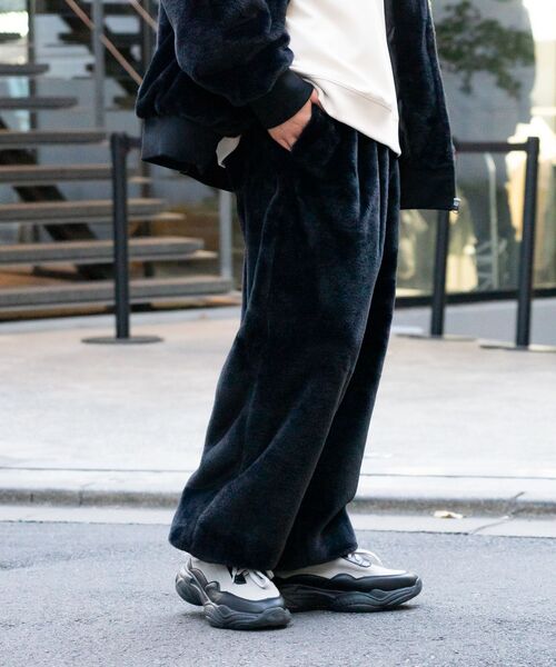 UNIIT（ユニット）の「【UNIIT/ユニット】エコファー　イージーパンツ ふわふわ もこもこ フェイクファー 防寒　セットアップ対応（その他パンツ・メンズ・ブラック/チャコールグレー・SMALL/MEDIUM/LARGE/X-LARGE）」の14枚目の写真