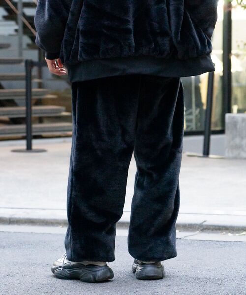 UNIIT（ユニット）の「【UNIIT/ユニット】エコファー　イージーパンツ ふわふわ もこもこ フェイクファー 防寒　セットアップ対応（その他パンツ・メンズ・ブラック/チャコールグレー・SMALL/MEDIUM/LARGE/X-LARGE）」の16枚目の写真