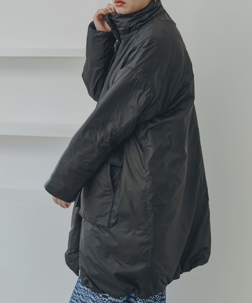 GENE HEAVENS(ジーンヘブンズ)の「(GENE HEAVENS)スタンドカラー ビッグシェイプ パデッドコート(その他アウター・レディース・グリーン/ブラック・FREE)」の4枚目の写真