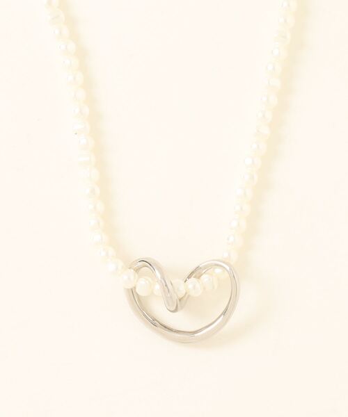 LOWRYS FARM（ローリーズファーム）の「パールハートＴＯＰネックレス　994641（ネックレス・レディース・ホワイト/シルバー/ゴールド・FREE）」の3枚目の写真
