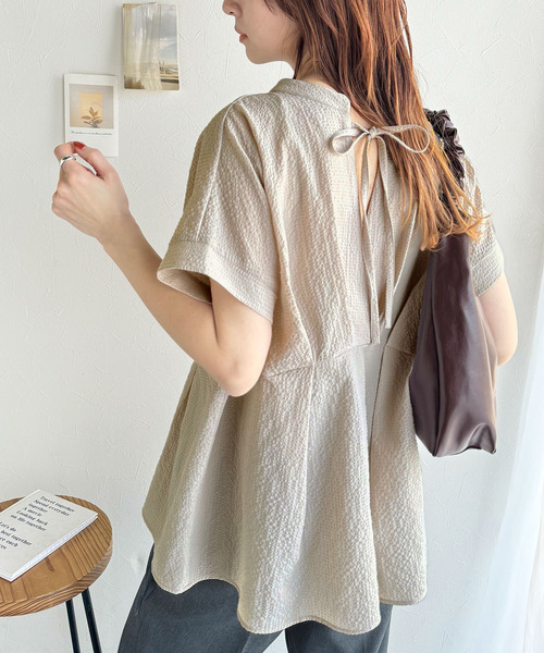 大人の上品さをプラス。前後2wayカシュクールサッカー素材半袖ブラウス