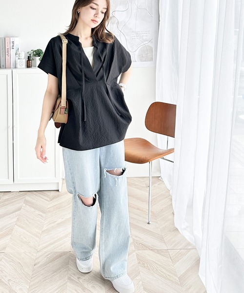 大人の上品さをプラス。前後2wayカシュクールサッカー素材半袖ブラウス