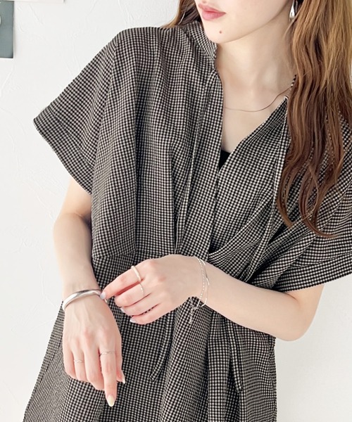 大人の上品さをプラス。前後2wayカシュクールサッカー素材半袖ブラウス