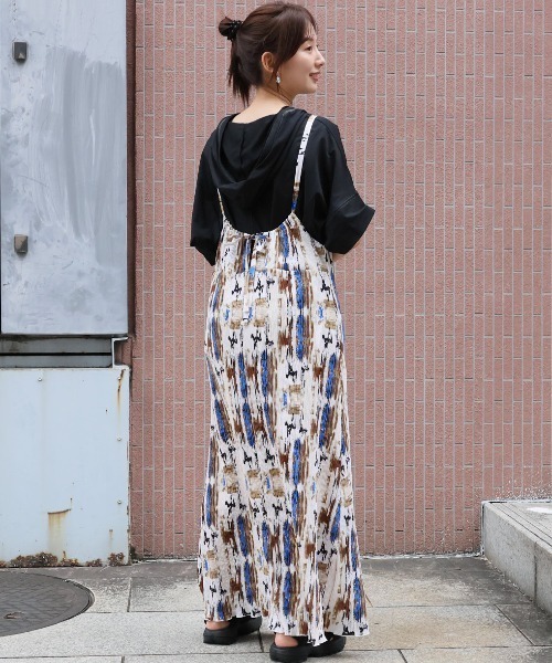 チチカカ（チチカカ）の「アートペイントプリーツワンピース（ワンピース・レディース・ホワイト/ブラック・FREE）」の17枚目の写真