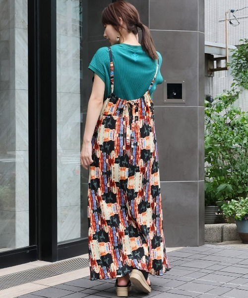 チチカカ（チチカカ）の「アートペイントプリーツワンピース（ワンピース・レディース・ホワイト/ブラック・FREE）」の19枚目の写真