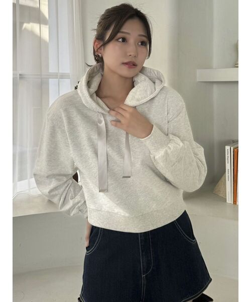 dazzlin(ダズリン)の「【CALNAMURコラボ】ロゴショートフーディ(パーカー・レディース・グレー/ベージュ/イエロー・FREE)」の4枚目の写真