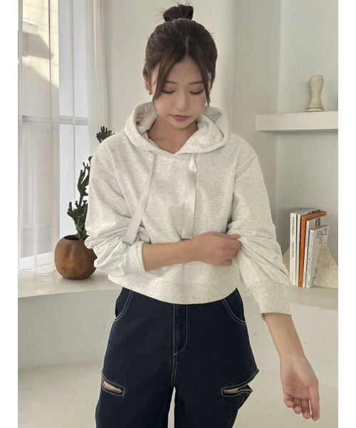 dazzlin(ダズリン)の「【CALNAMURコラボ】ロゴショートフーディ(パーカー・レディース・グレー/ベージュ/イエロー・FREE)」の5枚目の写真