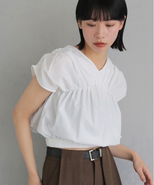 cheriella（シェリエラ）の「【cheriella】フレンチスリーブギャザーブラウス FRENCH SLEEVE GATHER BLOUSE（シャツ/ブラウス・レディース・チャコールグレー/ブラック/ホワイト・M）」の2枚目の写真