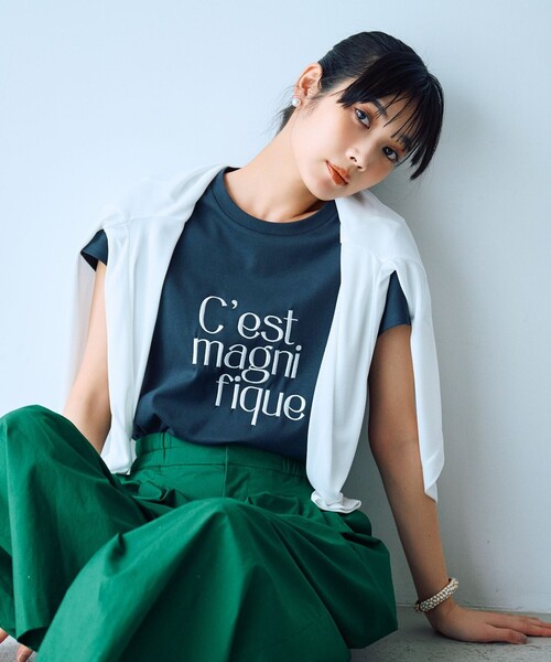 UNFILO（アンフィーロ）の「BEAUTY FORM ロゴ刺繍フレンチスリーブTシャツ（Tシャツ/カットソー・レディース・グレー系2/ホワイト系2/ホワイト系1/ダークブラウン系1/グレー系1/ベージュ系1/ブラック系1/ベージュ系2/ホワイト系3・XX-LARGE/X-LARGE）」の6枚目の写真