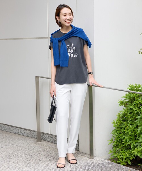 UNFILO（アンフィーロ）の「BEAUTY FORM ロゴ刺繍フレンチスリーブTシャツ（Tシャツ/カットソー・レディース・グレー系2/ホワイト系2/ホワイト系1/ダークブラウン系1/グレー系1/ベージュ系1/ブラック系1/ベージュ系2/ホワイト系3・XX-LARGE/X-LARGE）」の18枚目の写真