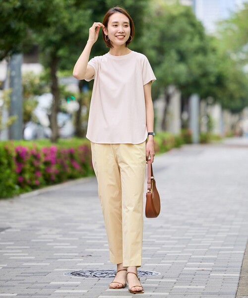 UNFILO（アンフィーロ）の「BEAUTY FORM ロゴ刺繍フレンチスリーブTシャツ（Tシャツ/カットソー・レディース・グレー系2/ホワイト系2/ホワイト系1/ダークブラウン系1/グレー系1/ベージュ系1/ブラック系1/ベージュ系2/ホワイト系3・XX-LARGE/X-LARGE）」の20枚目の写真