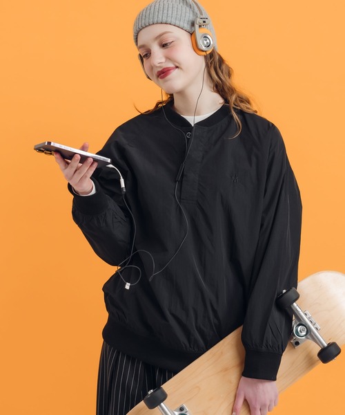 MUHET(ミュエータ)の「ヘンリーナイロントップス(その他トップス・レディース・ブラック/ブルー/レッド・X-LARGE/MEDIUM)」の1枚目の写真