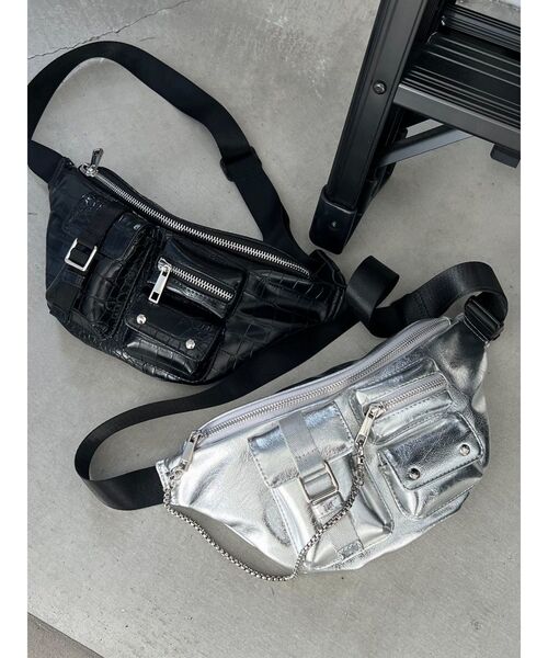 EMODA（エモダ）の「ボディポーチバッグ（ハンドバッグ・レディース・ブラック/シルバー・FREE）」の3枚目の写真