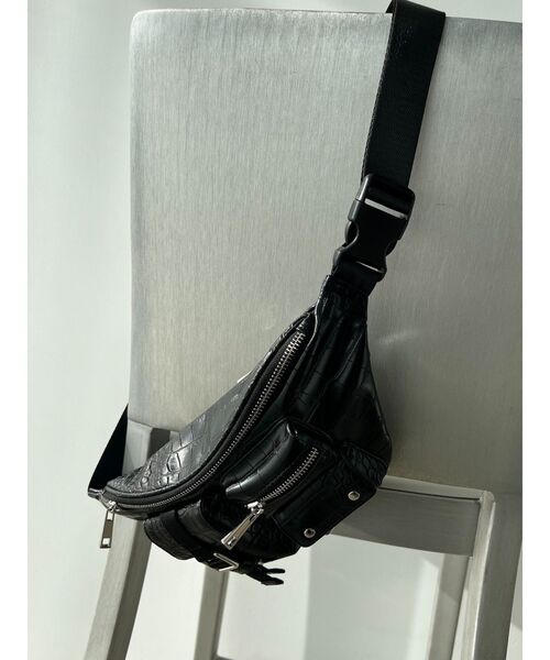 EMODA（エモダ）の「ボディポーチバッグ（ハンドバッグ・レディース・ブラック/シルバー・FREE）」の5枚目の写真