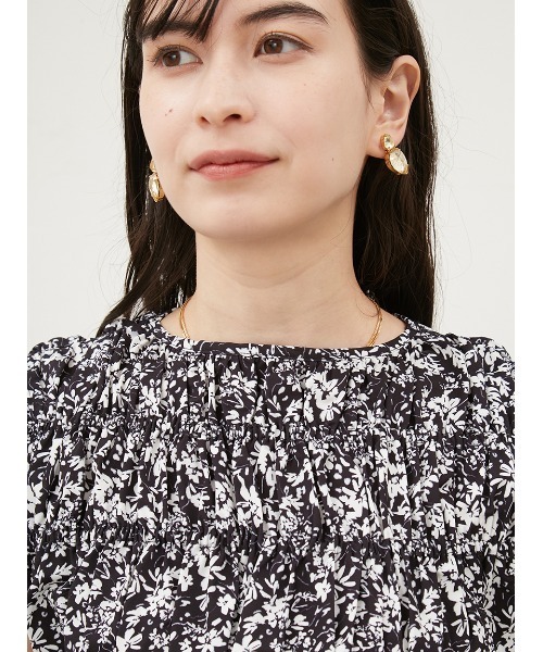 Mila Owen(ミラオーウェン)の「ラッフルシャーリングギャザートップス【手洗い可能】(Tシャツ/カットソー・レディース・ホワイト/ブラック/その他・0/1)」の7枚目の写真