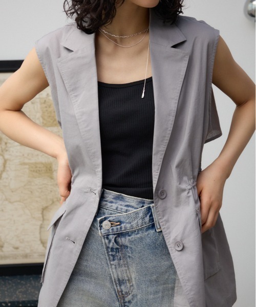 AZUL by moussy(アズールバイマウジー)の「ドローストリングシアーベスト(ベスト・レディース・グレー/アイボリー/ブラック・FREE)」の1枚目の写真