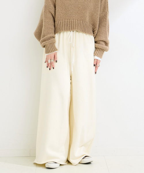 B.C STOCK（ベーセーストック）の「Gleamy/グリーミー ワイドスウェットパンツ（スウェットパンツ・レディース・アイボリー/チャコールグレー・FREE）」の2枚目の写真