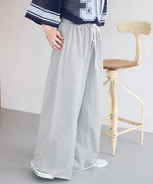 B.C STOCK（ベーセーストック）の「Gleamy/グリーミー ワイドスウェットパンツ（スウェットパンツ・レディース・アイボリー/チャコールグレー・FREE）」の21枚目の写真