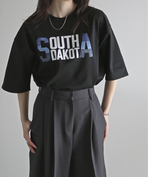 COURO(コウロ)の「デニムパッチプリントTシャツ(Tシャツ/カットソー・レディース・ホワイト/ブルー/ブラック・M/L/XL)」の7枚目の写真