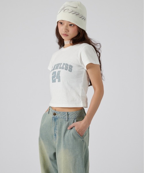 FCMM(エフシーエムエム)の「PIGMENT DENIM CROP TEE/ピグメントデニムクロップT(Tシャツ/カットソー・レディース・ブラック/ホワイト/チャコール・SMALL/MEDIUM)」の11枚目の写真