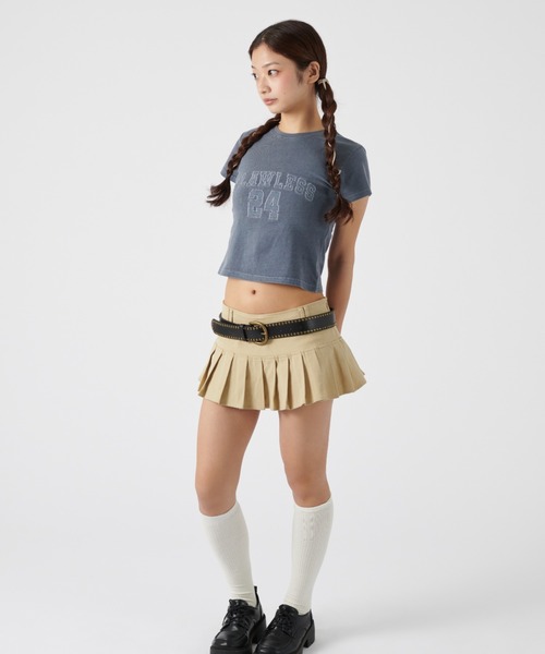 FCMM(エフシーエムエム)の「PIGMENT DENIM CROP TEE/ピグメントデニムクロップT(Tシャツ/カットソー・レディース・ブラック/ホワイト/チャコール・SMALL/MEDIUM)」の5枚目の写真