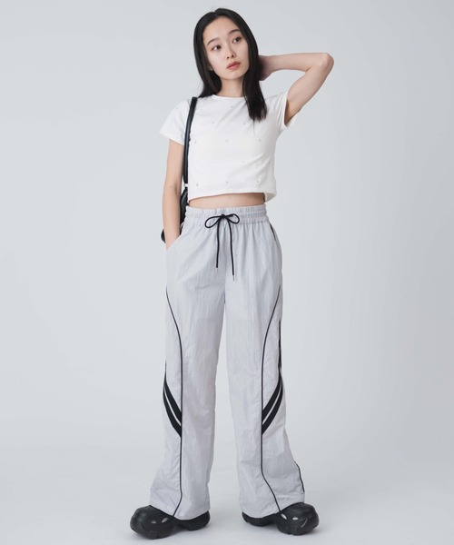 WEGO（ウィゴー）の「WEGO/パイピングトラックパンツ（カーゴパンツ・レディース・ライトグレー/ブラック・FREE）」の3枚目の写真