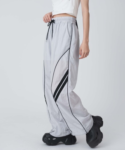WEGO（ウィゴー）の「WEGO/パイピングトラックパンツ（カーゴパンツ・レディース・ライトグレー/ブラック・FREE）」の11枚目の写真