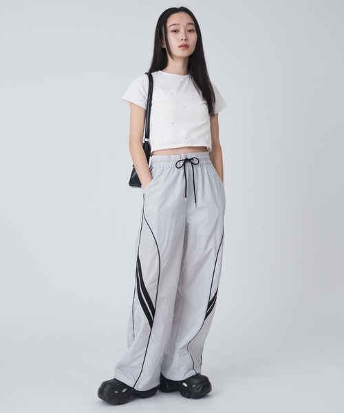 WEGO（ウィゴー）の「WEGO/パイピングトラックパンツ（カーゴパンツ・レディース・ライトグレー/ブラック・FREE）」の13枚目の写真