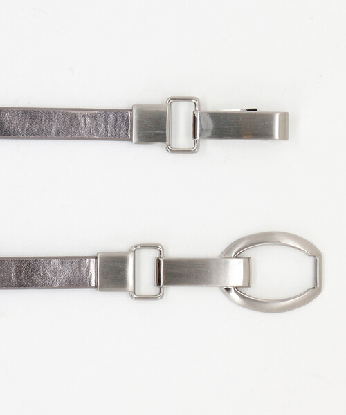 COMME CA ISM（コムサイズム）の「フェイクレザースライドフックベルト（１．０㎝巾）（ベルト・レディース・ガンメタ/グレイッシュベージュ/チャコール・FREE）」の4枚目の写真