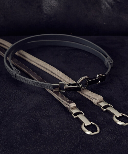 COMME CA ISM（コムサイズム）の「フェイクレザースライドフックベルト（１．０㎝巾）（ベルト・レディース・ガンメタ/グレイッシュベージュ/チャコール・FREE）」の10枚目の写真