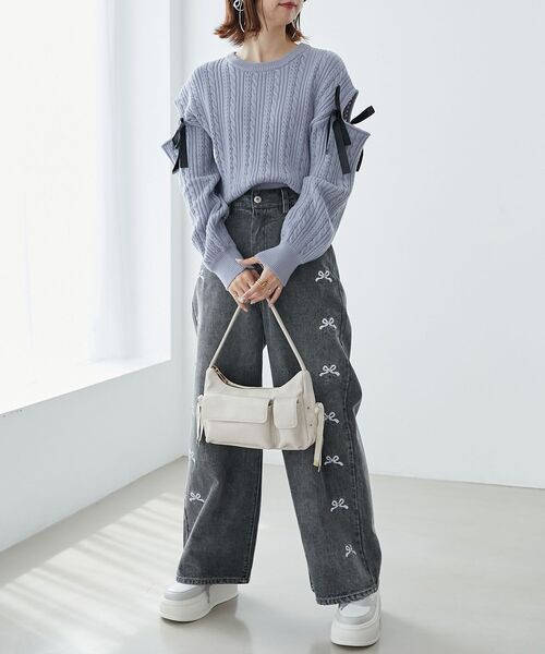 MAJESTIC LEGON(マジェスティックレゴン)の「ロマンティックケーブル肩あきニット(ニット/セーター・レディース・ブルー/グレー/ベージュ/アイボリー・MEDIUM)」の7枚目の写真
